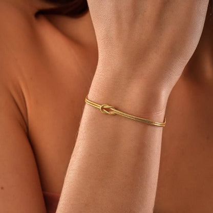 Amore Unisex Bracelet | Stainless Steel Minimalist Love Knot 3